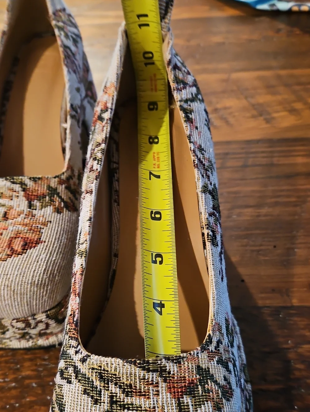 Nwob Tapestry Floral Platform Heels in Cream & Brown Like New